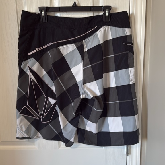 VOLCOM Stone Boars Shorts Men’s Swimsuit - Picture 4 of 6